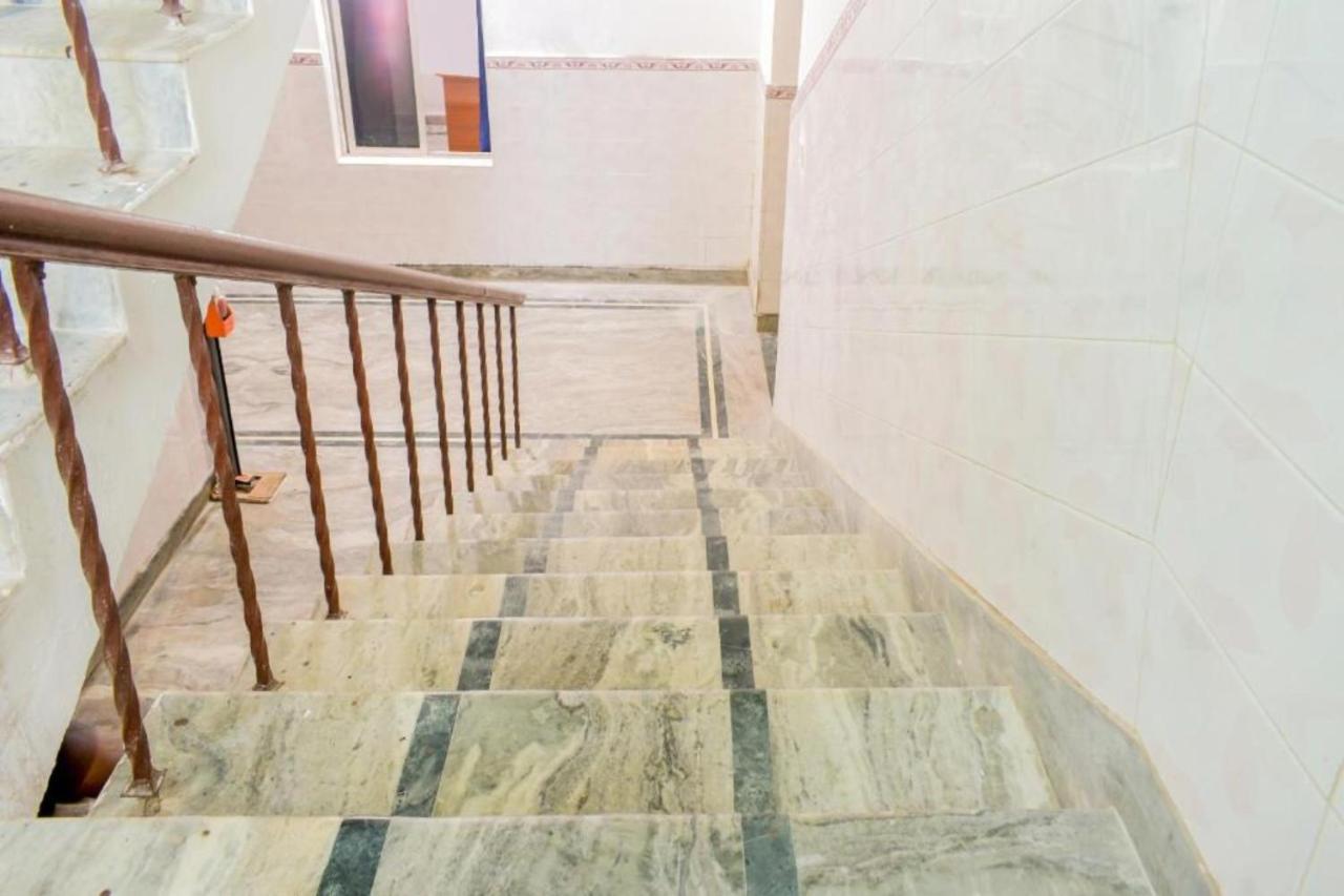 Goroomgo Elite Near Shri Shiridi Sai Mandir - Prime Location With Spacious - Best In 3*