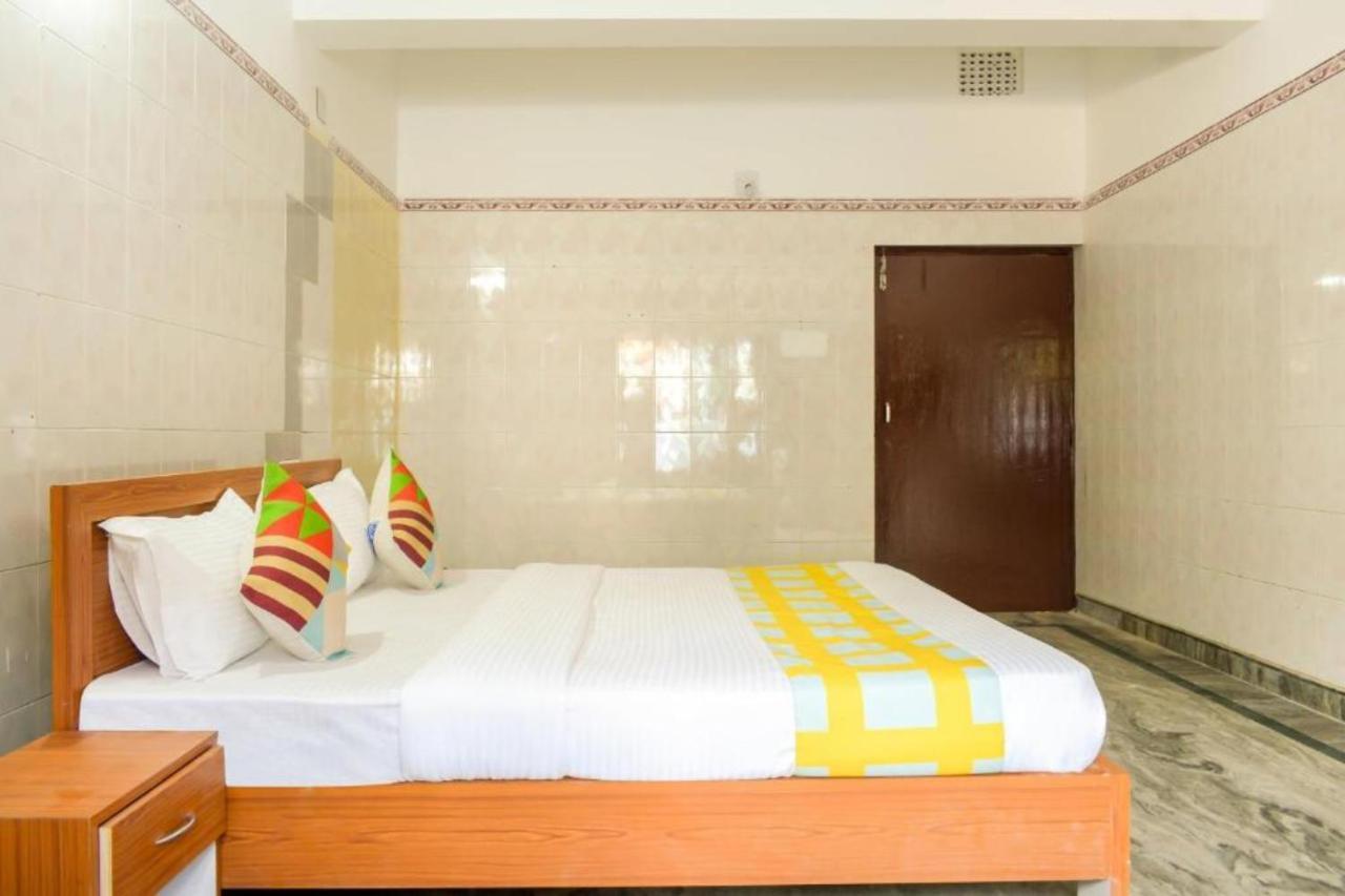 Goroomgo Elite Near Shri Shiridi Sai Mandir - Prime Location With Spacious - Best In 3* Bhubaneswar